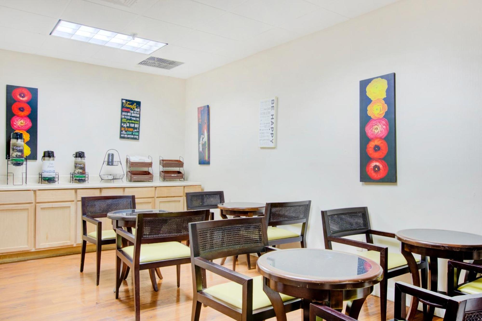 Oyo Hotel Dundee By Crystal Lake エクステリア 写真