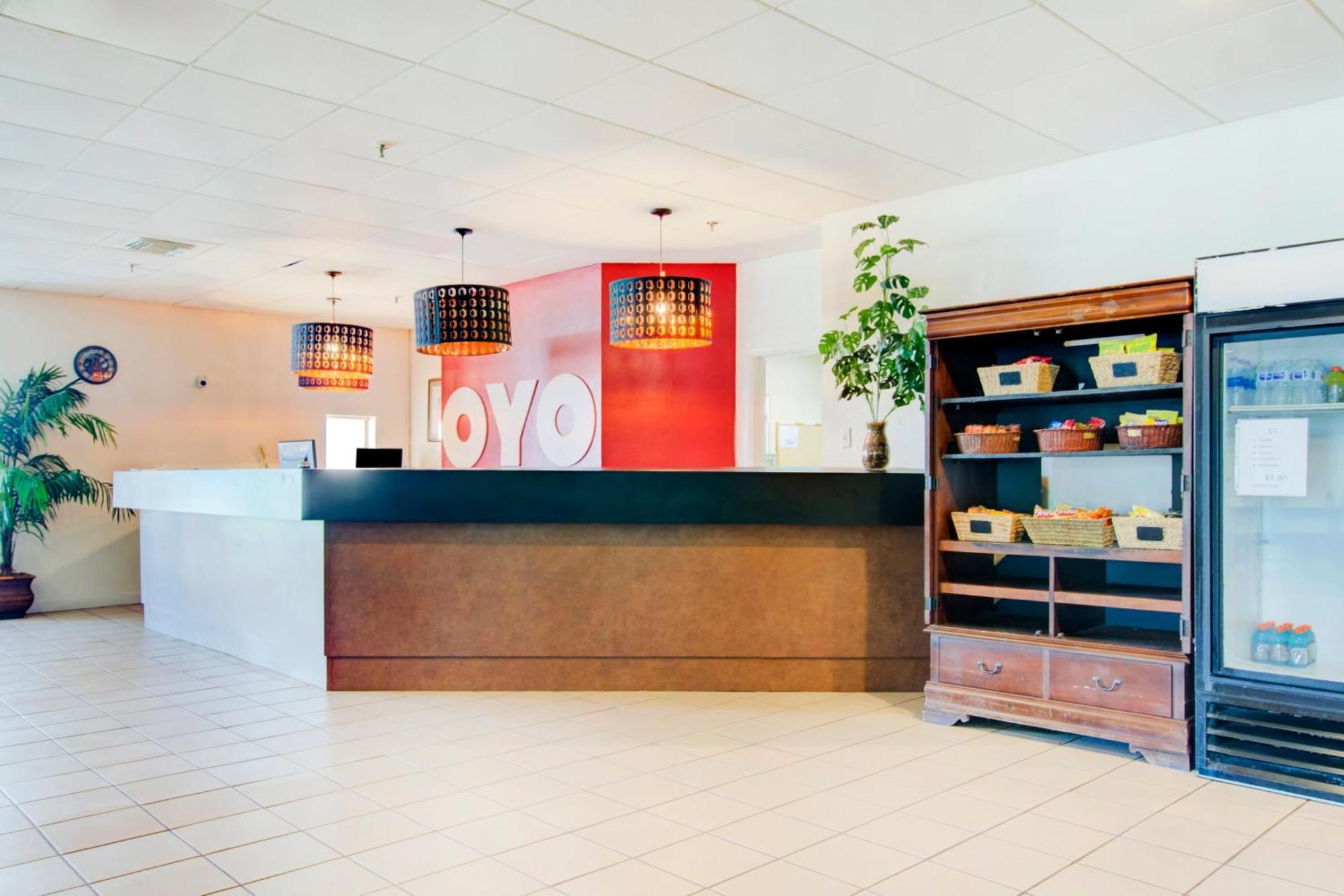 Oyo Hotel Dundee By Crystal Lake エクステリア 写真