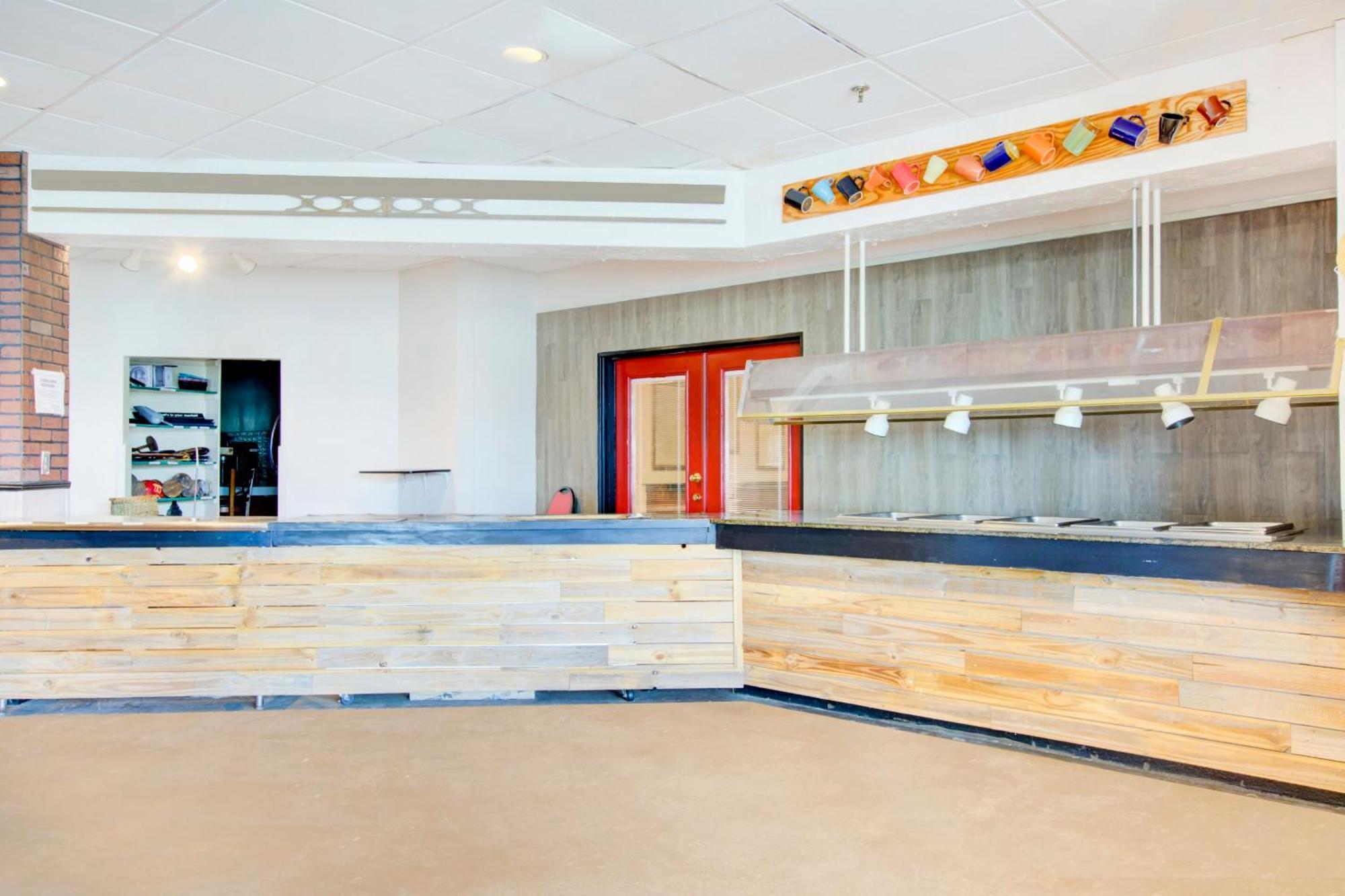 Oyo Hotel Dundee By Crystal Lake エクステリア 写真