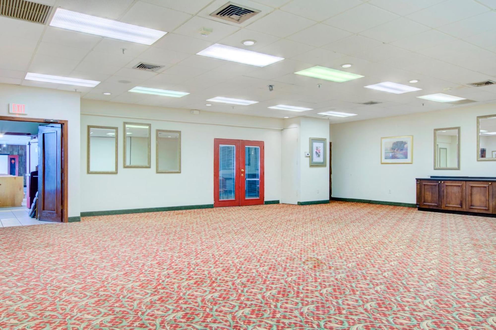 Oyo Hotel Dundee By Crystal Lake エクステリア 写真