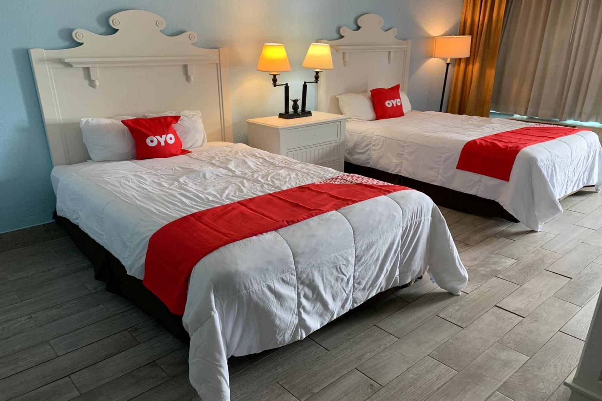 Oyo Hotel Dundee By Crystal Lake エクステリア 写真
