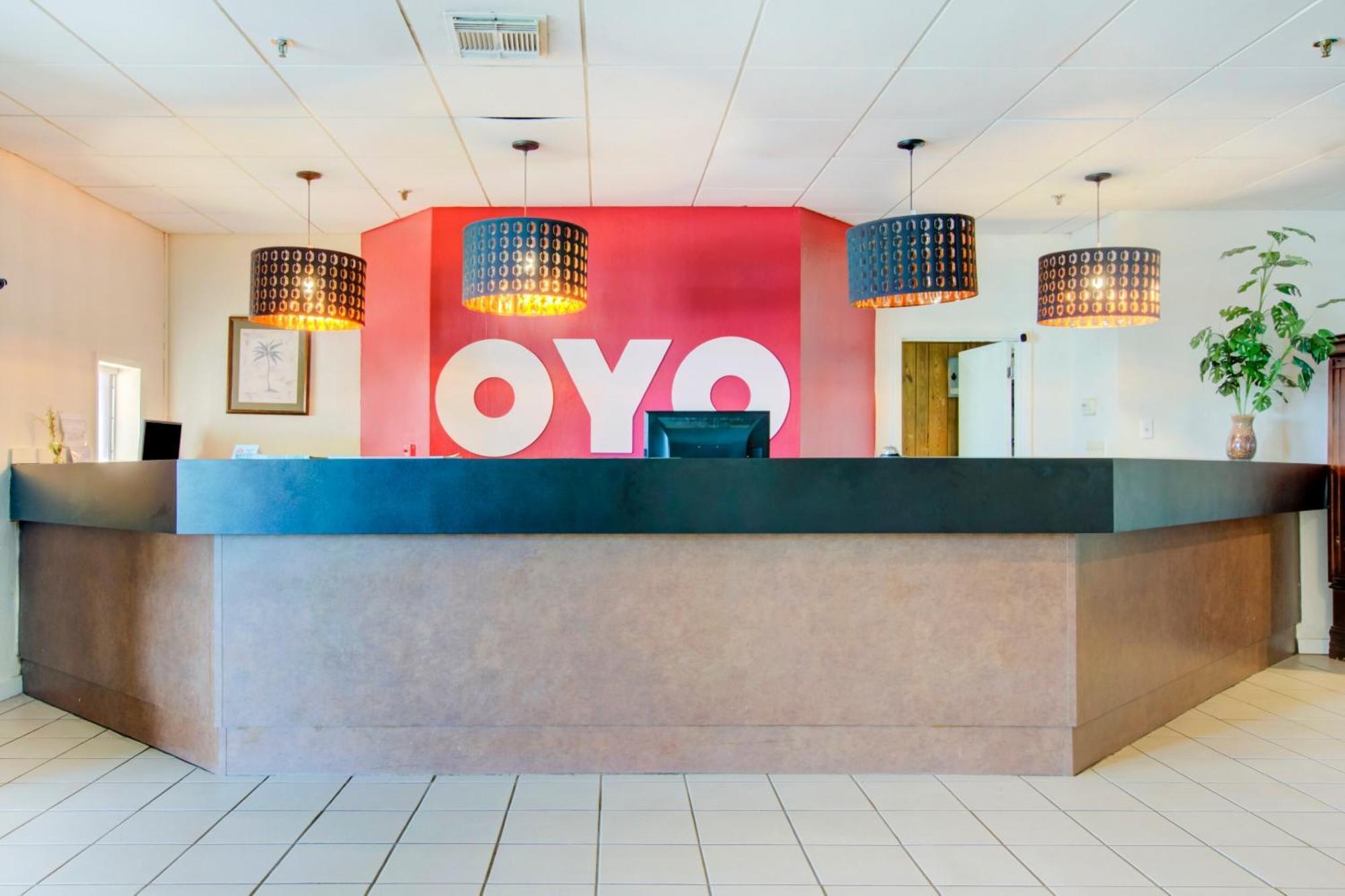 Oyo Hotel Dundee By Crystal Lake エクステリア 写真