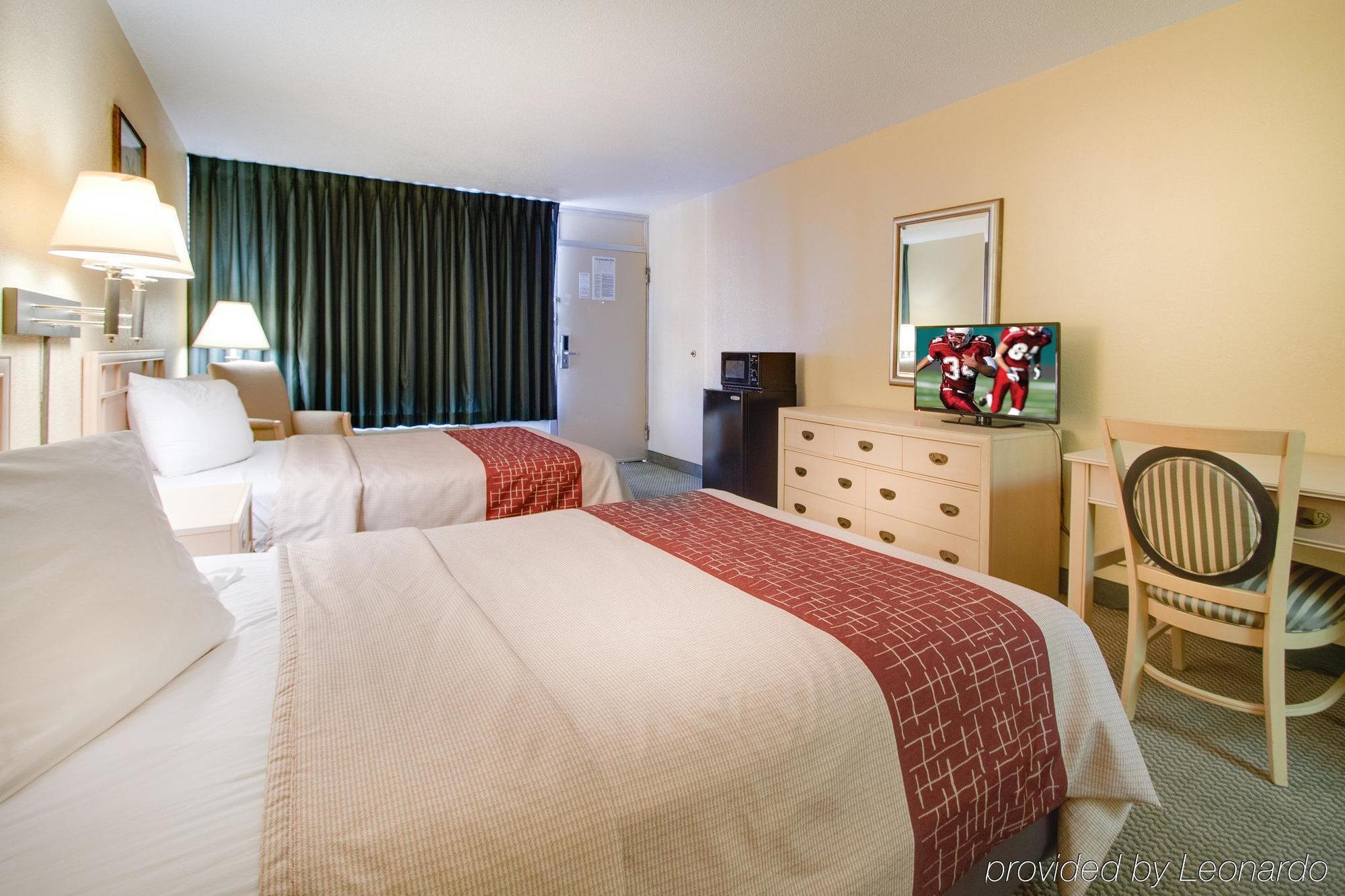 Oyo Hotel Dundee By Crystal Lake エクステリア 写真